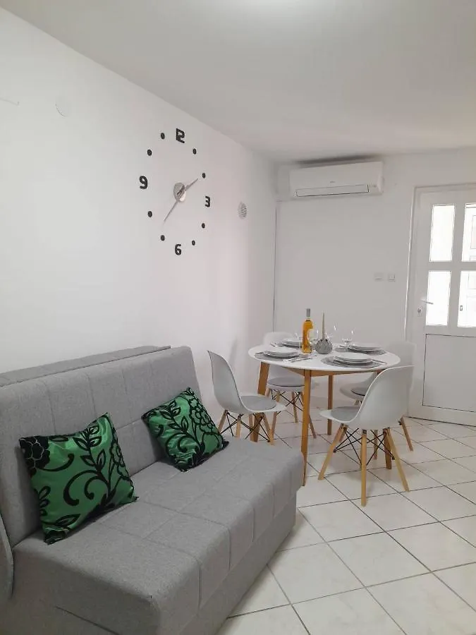 Apartmani Dorijan Vrsi