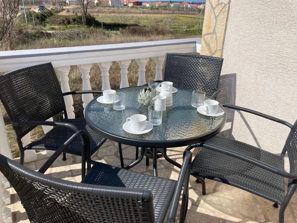 Apartmani Dorijan Vrsi