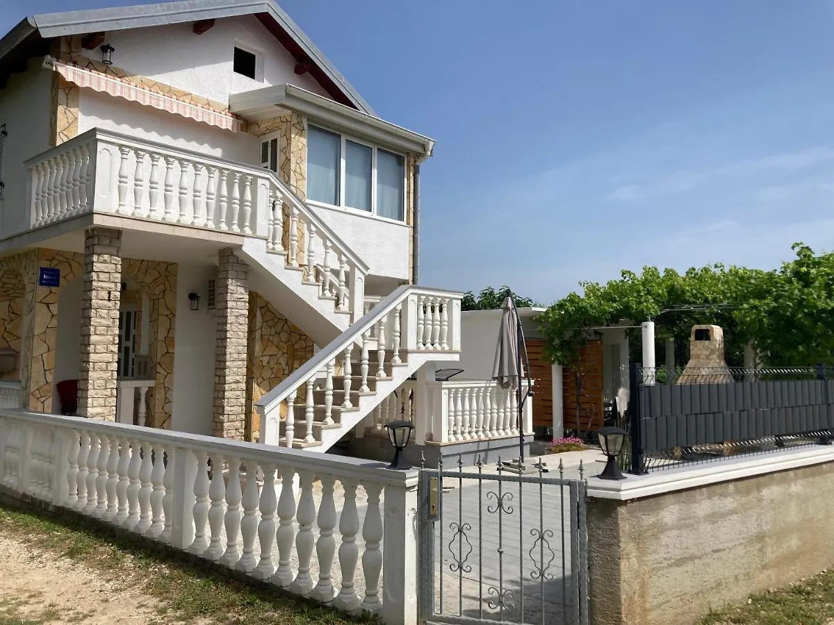 Apartmani Dorijan Vrsi